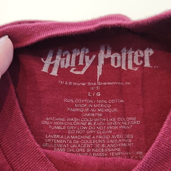 Warner Bros. Gryffindor Maroon and Gold Short Sleeve Tee - Picture 4 of 4